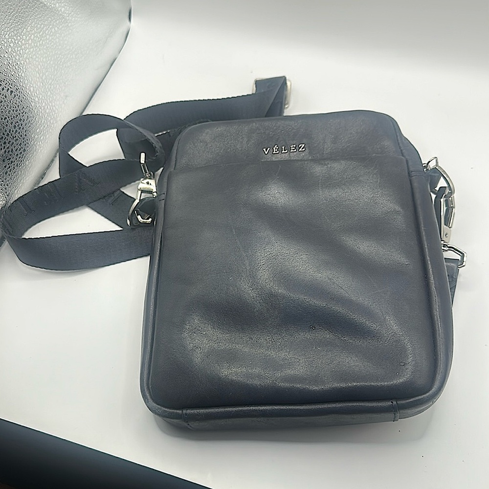 VELEZ - Picture 3 of 5